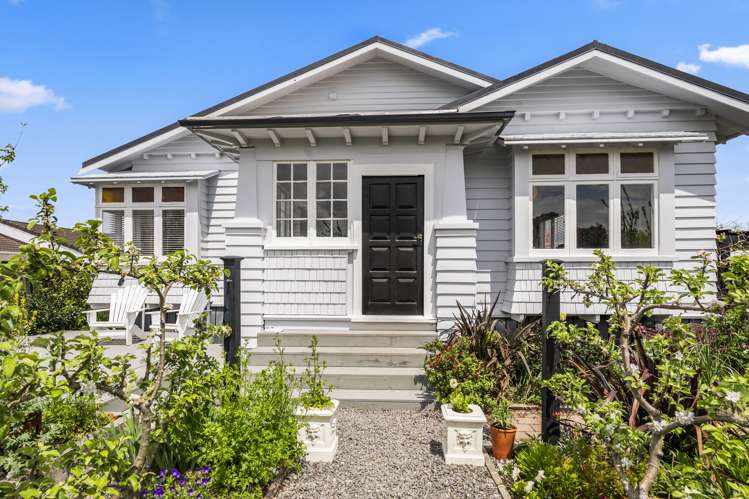 44 Robertson Street Glenholme_1