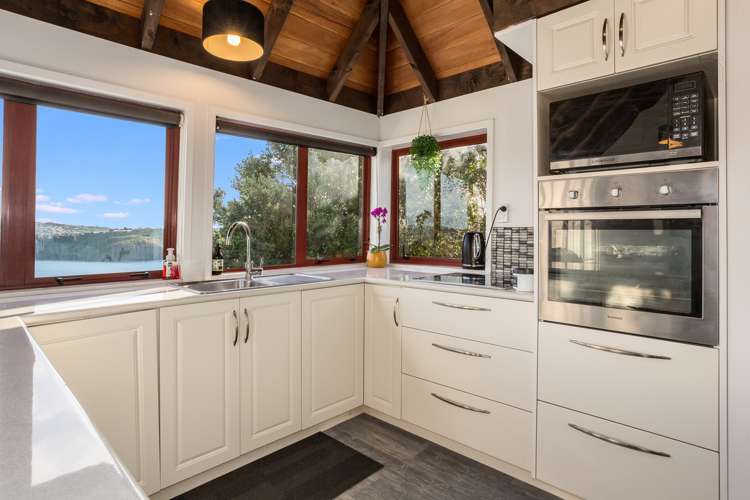 8 Moray Place Papakowhai_9