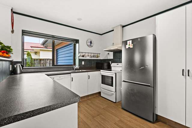 2/16 Alan Styles Place Greenmeadows_1