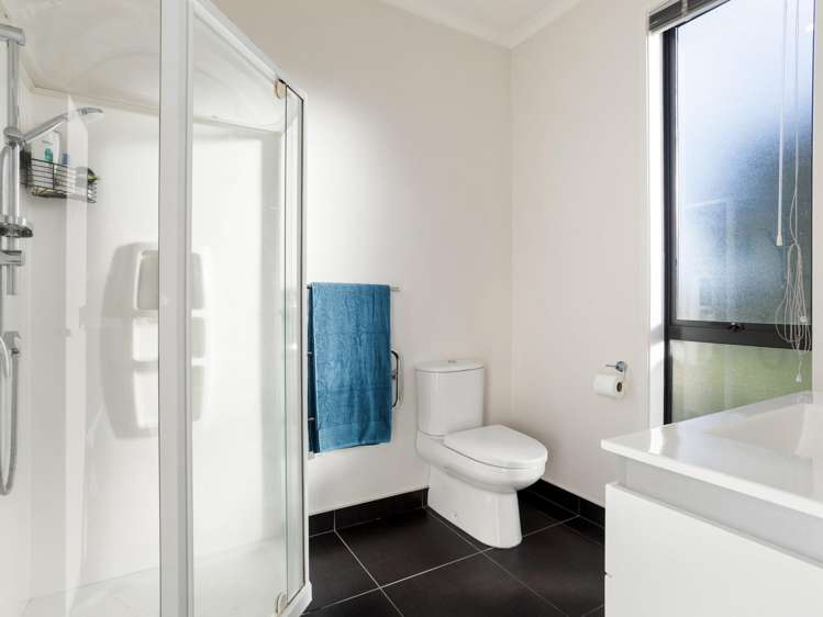 22 Pointon Glade Grandview Heights_13