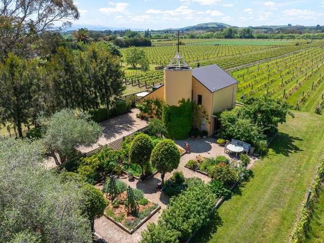 Golden Mile Living - Wine and Garden Lovers Haven