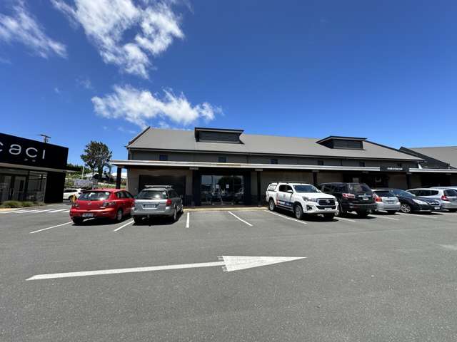 Retail warehouse with mezzanine - Te Puna Village