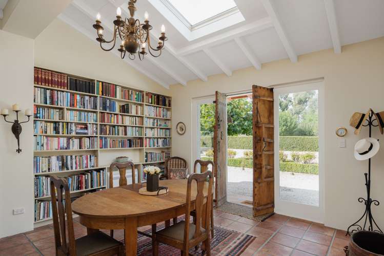 21 Fairbourne Drive Fairhall_5
