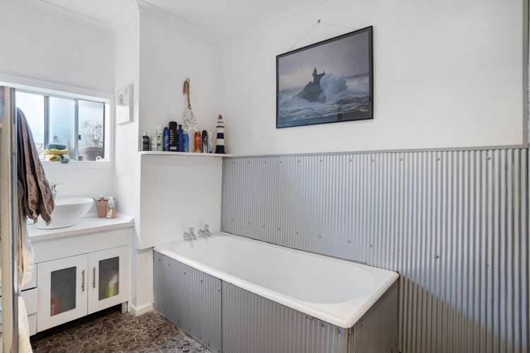 39 Western Lake Road Featherston_11