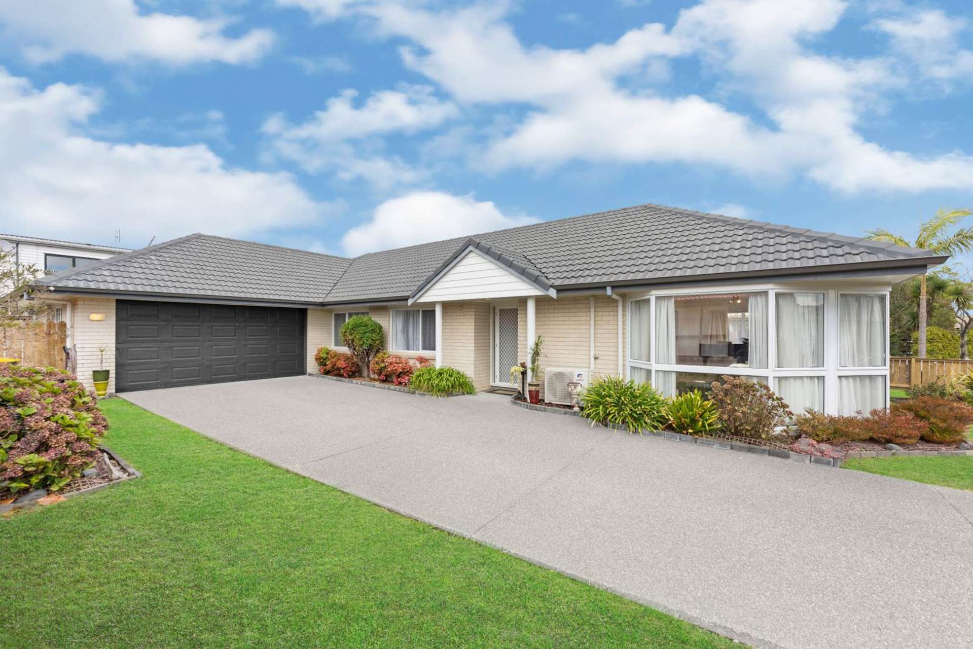 8 Headcorn Place Botany Downs_0