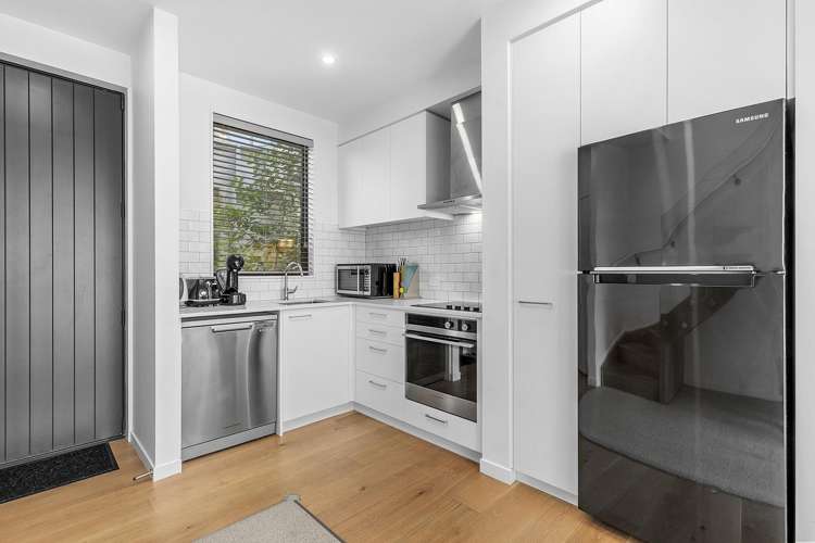 9/52 High Street Island Bay_3