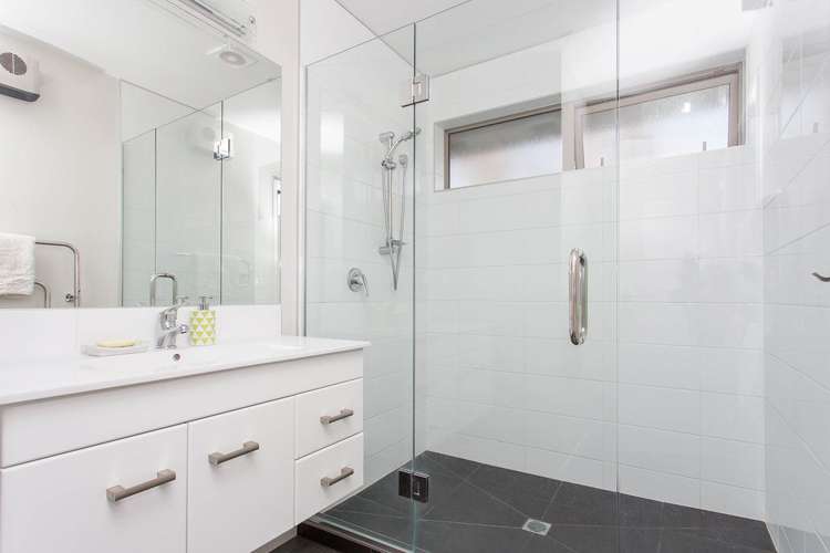 2/136 Pages Road Wainoni_10