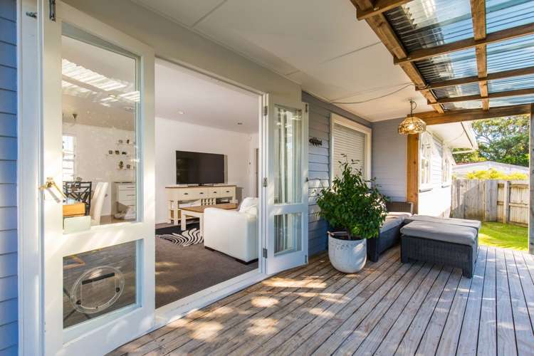 8 Crocombe Crescent Beach Haven_10