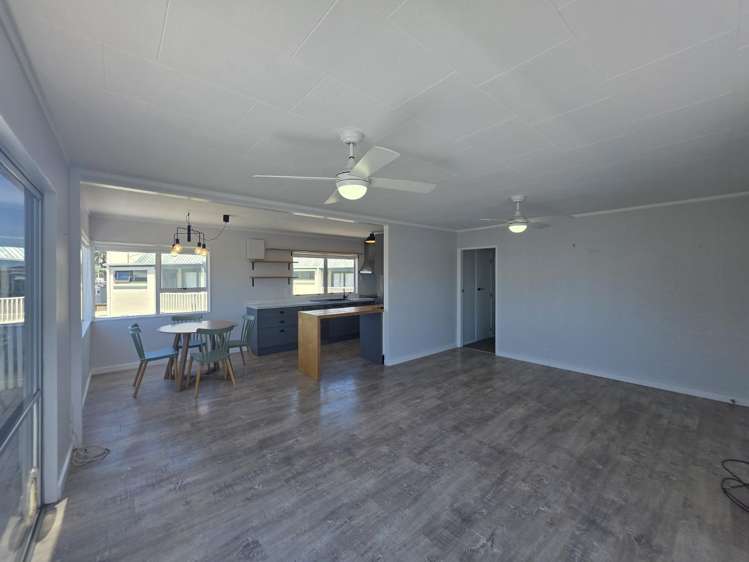 96 Karewa Parade 1131_4