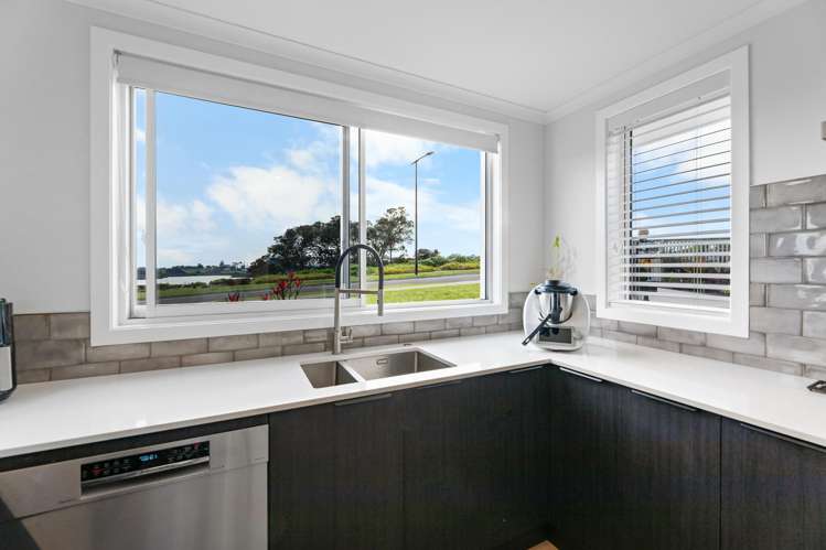 32 OMAHURU ROAD  "Kahawai Point" Glenbrook_5