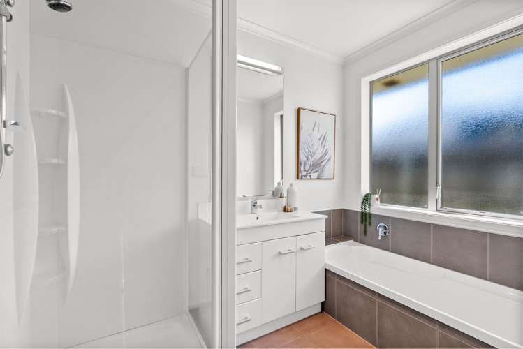 9 Finch Street One Tree Point_15