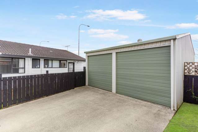 2/56 Challen Close Conifer Grove_1