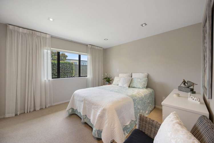 24 Royalle Mews Botany Downs_7