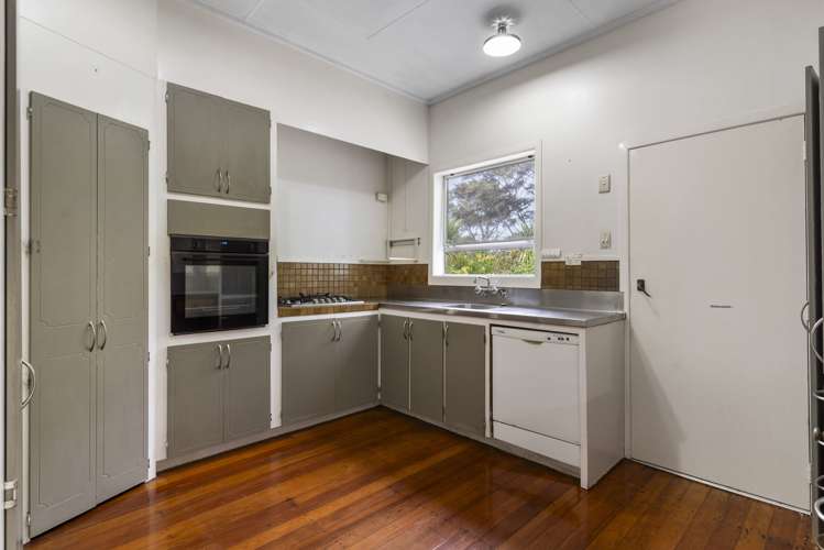 87 Carter Road Oratia_13