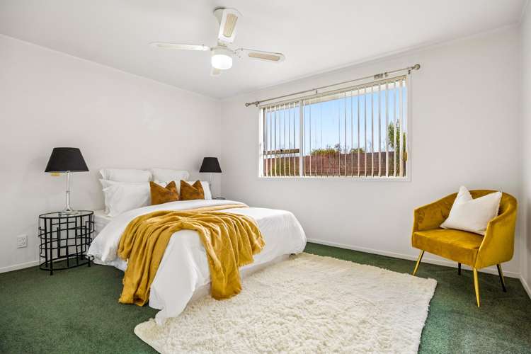 2/4 Aylmer Court Eastern Beach_10
