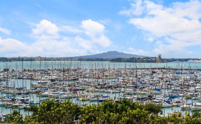 Entertainers Modern Dream Home with Views