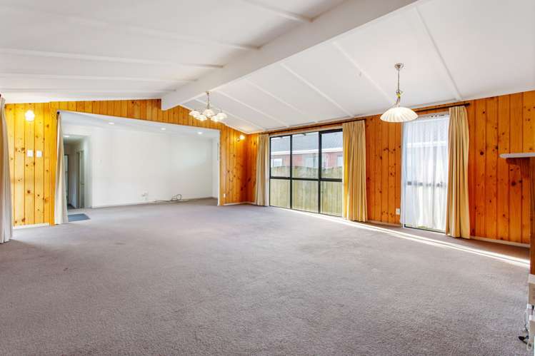 76 Saint Annes Crescent Wattle Downs_14