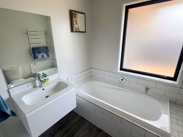 2 Tobollie Drive Rolleston_16