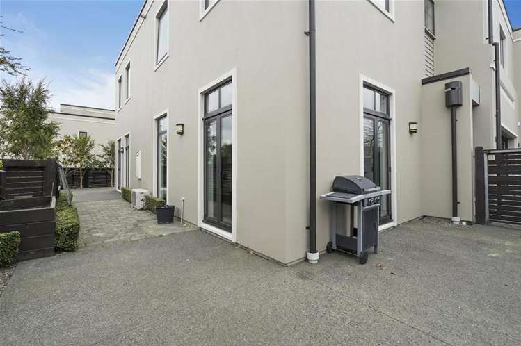 166 Hussey Road Northwood_10