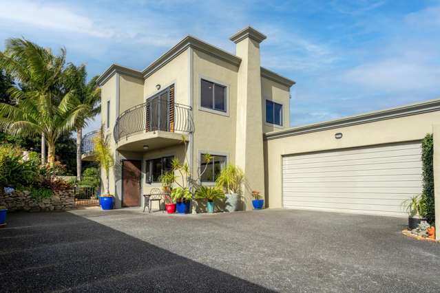 Must Be Sold – Unique Kensington Opportunity!