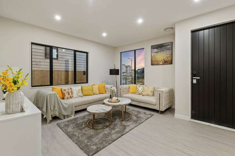 12 Woodacre Street Flat Bush_2