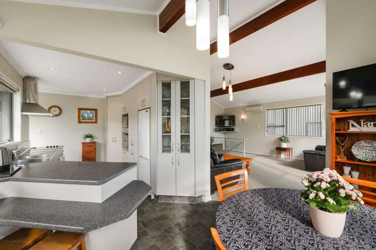 5 West Crescent Te Puru_15
