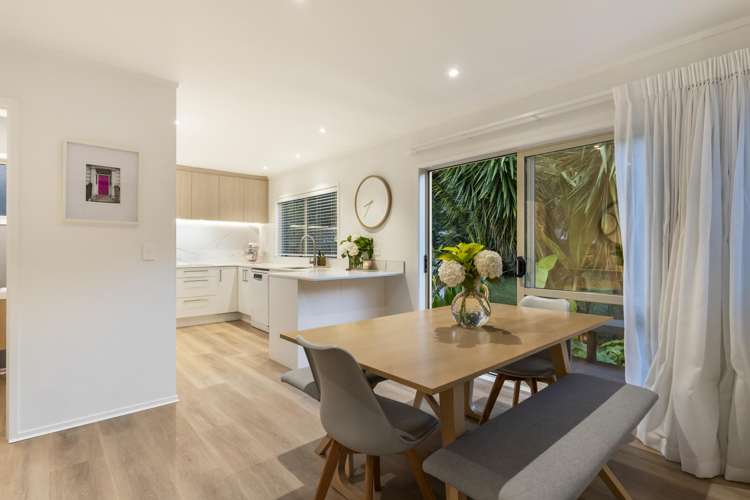 2/96 Beach Road Castor Bay_2