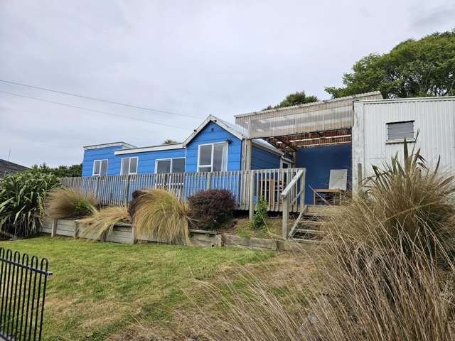 Blue house on Esplanade - sea views