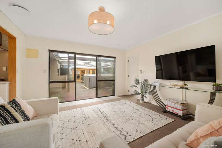 19 Alec Craig Way Gulf Harbour_1