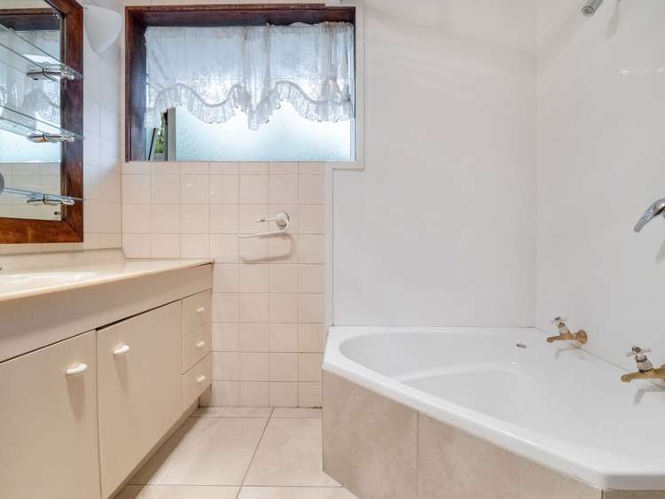 12 Karapiti Place Glen Eden_8