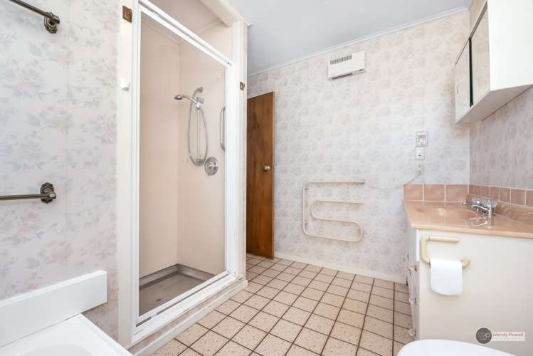 15a Montgomery Crescent Clouston Park_13