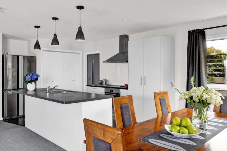 102 Seaview Road Westown_8