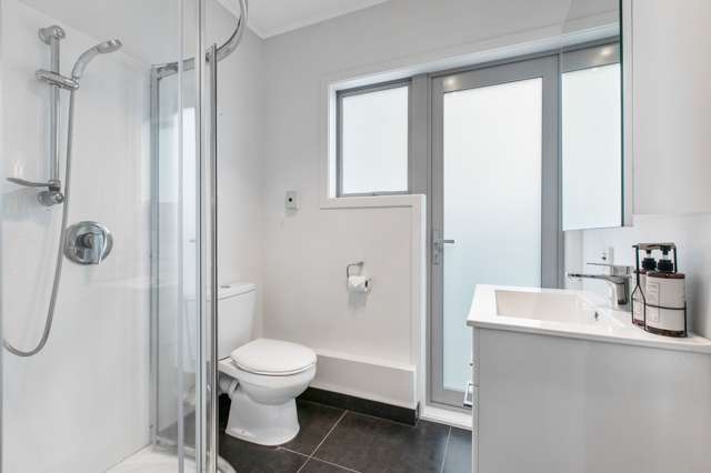 2/50 Taharoto Road Takapuna_2