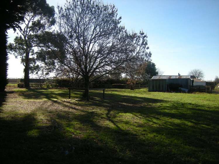 347 Lake Road South Leeston_5