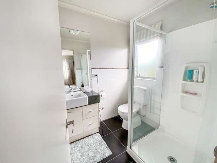 11 Girvan Terrace Wattle Downs_7