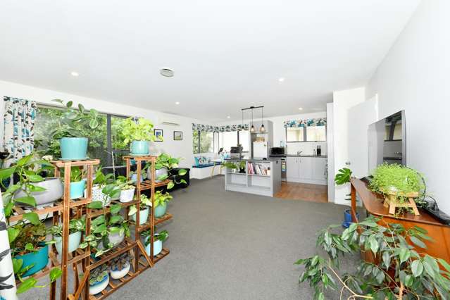 2/11 Short Street Waltham_4