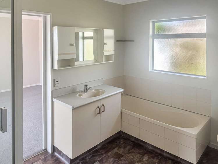 2/89 Churchill Drive 10792_9