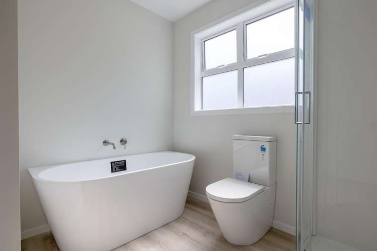 105 Main Road Wainuiomata_5