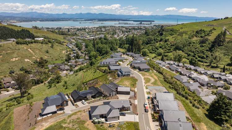 9 Hill Tops Way Stoke_12