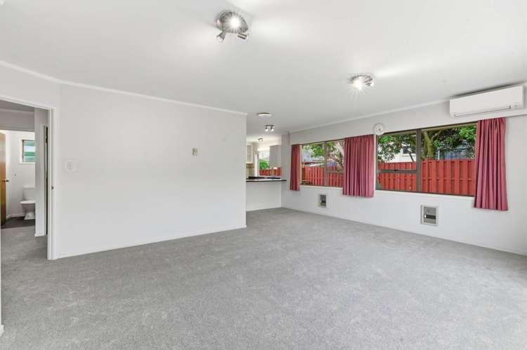 2/6 Tina Place Sunnyhills_7