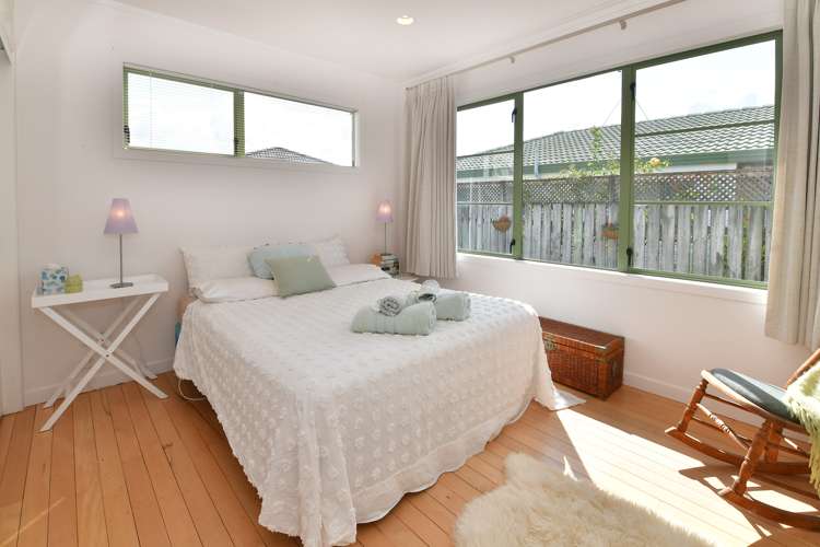 2/10 Ross Crescent Orewa_10
