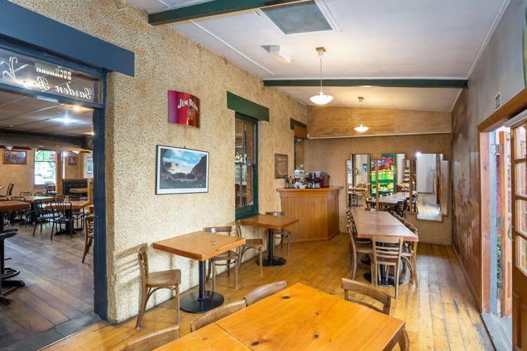 20 Memorial Square Carterton_22