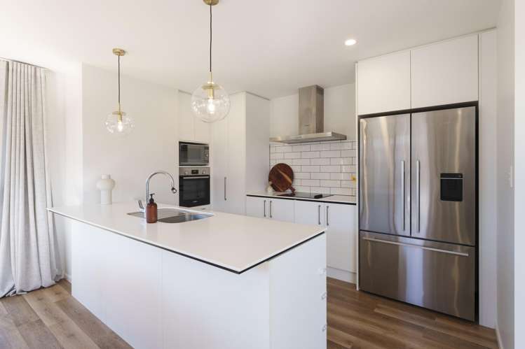 10 Helicon Street_2