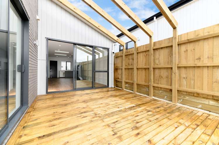 14 Taiororua Avenue Massey_19