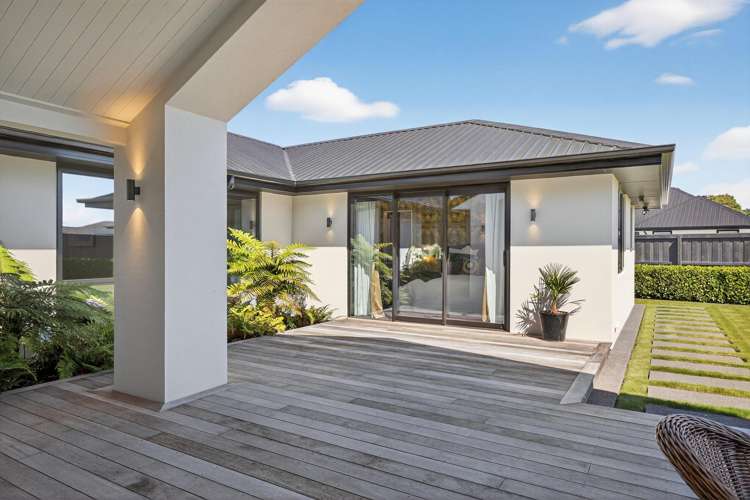 56 Carnaveron Drive Lincoln_35