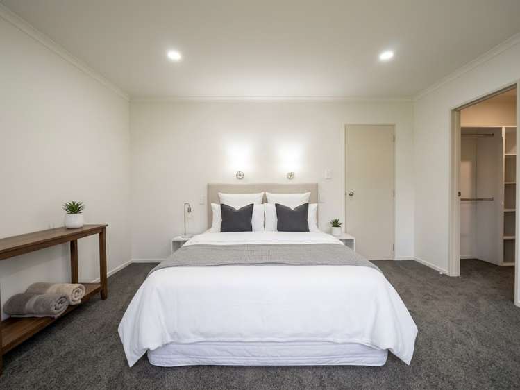 81 Royal Road Massey_11