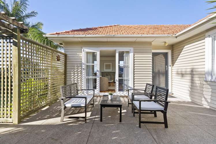 1/11-13 Waratah Street Birkenhead_0