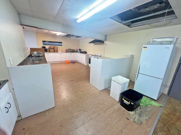 Unit 2/41-53 View Road Wairau Valley_4