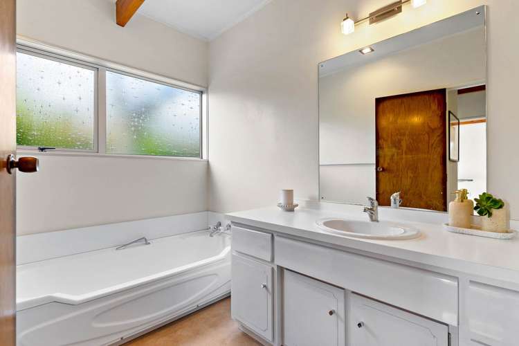 44 Maxwelton Drive Mairangi Bay_16