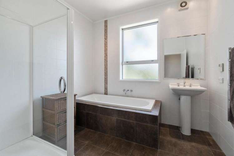 138 Piha Road Piha_15